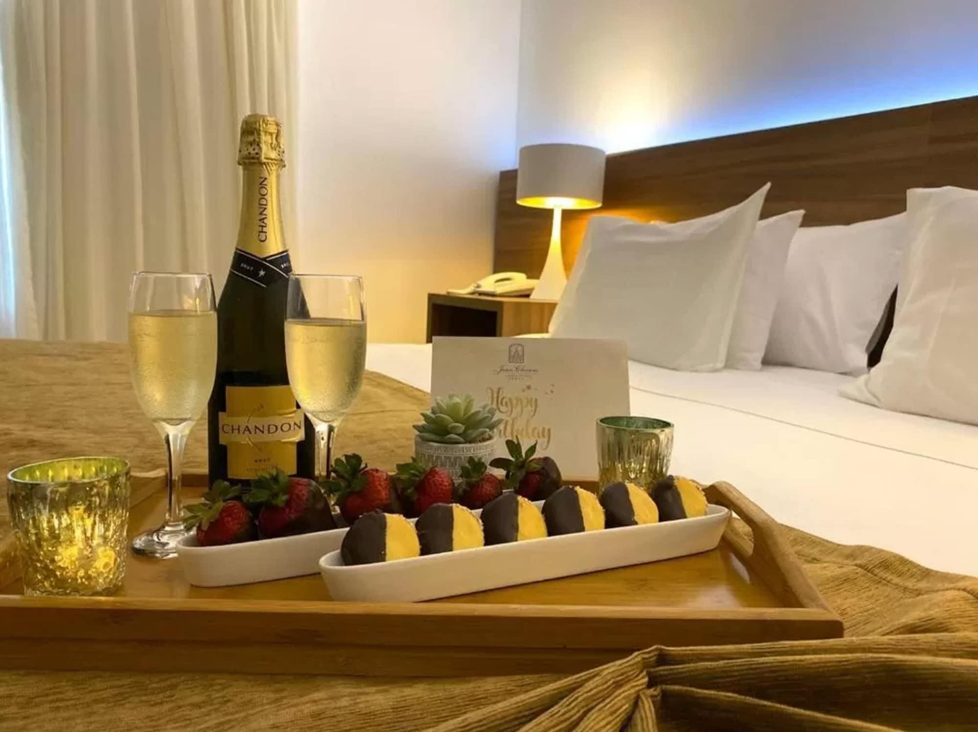 Parque Hotel Jean Clevers Punta del Este Dış mekan fotoğraf A room service tray
