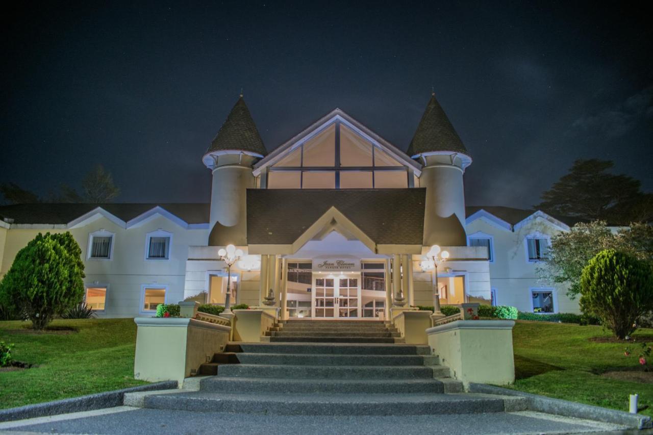 Parque Hotel Jean Clevers Punta del Este Dış mekan fotoğraf The clubhouse at the Royal County Down Golf Club